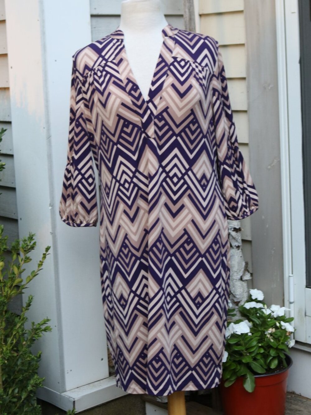 NEW Banana Republic Plum Tan White Chevron Stripe Jersey Knit Notch Neck Dress
